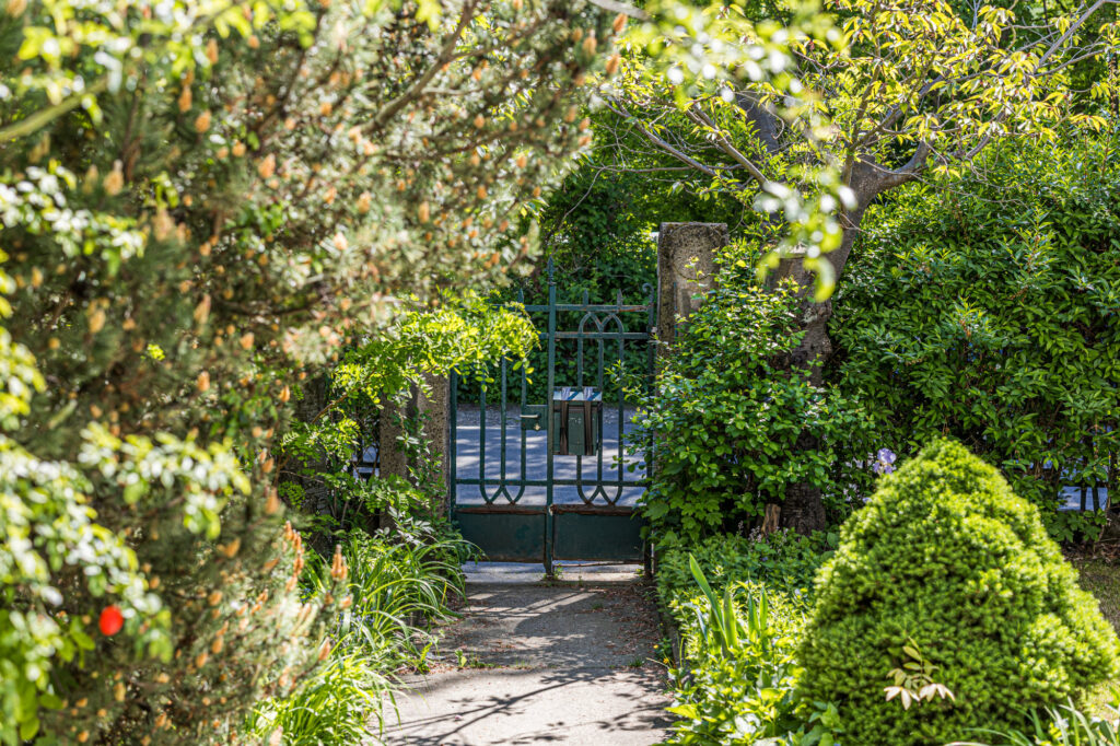 JUWO Leipzig - Kommunales Jugendwohnen, Vorgarten Bochumer Straße