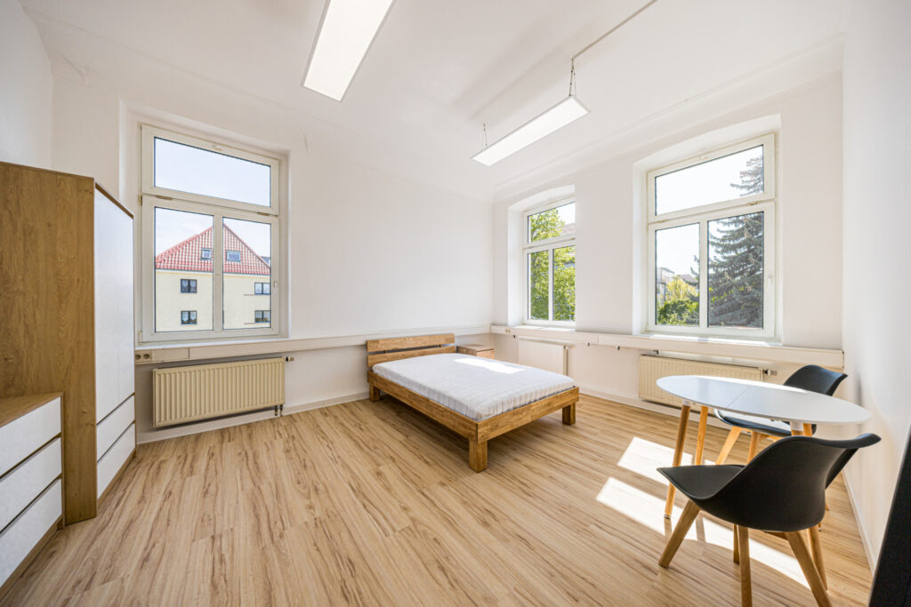 JUWO Leipzig - Kommunales Jugendwohnen, Engelsdorfer Straße, möbliertes Zimmer