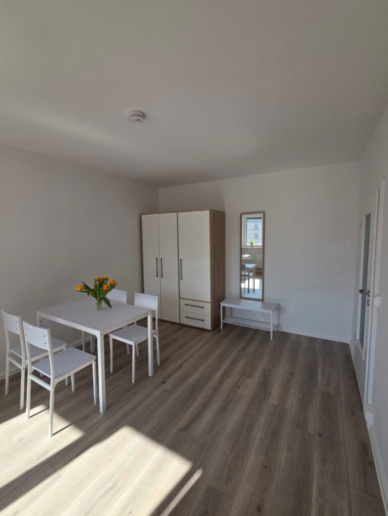 Zimmer im Betreuten Einzelwohnen in der Gerberstraße. Hochformat.